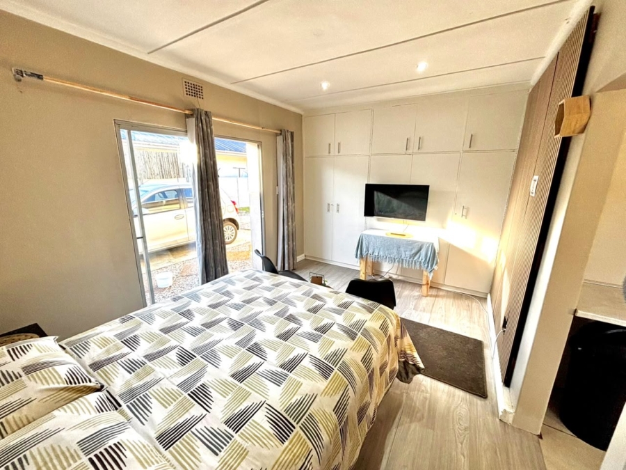 6 Bedroom Property for Sale in Vasco Estate Western Cape